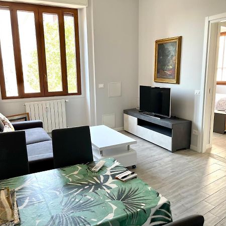 Enzo Appartement Milaan Buitenkant foto